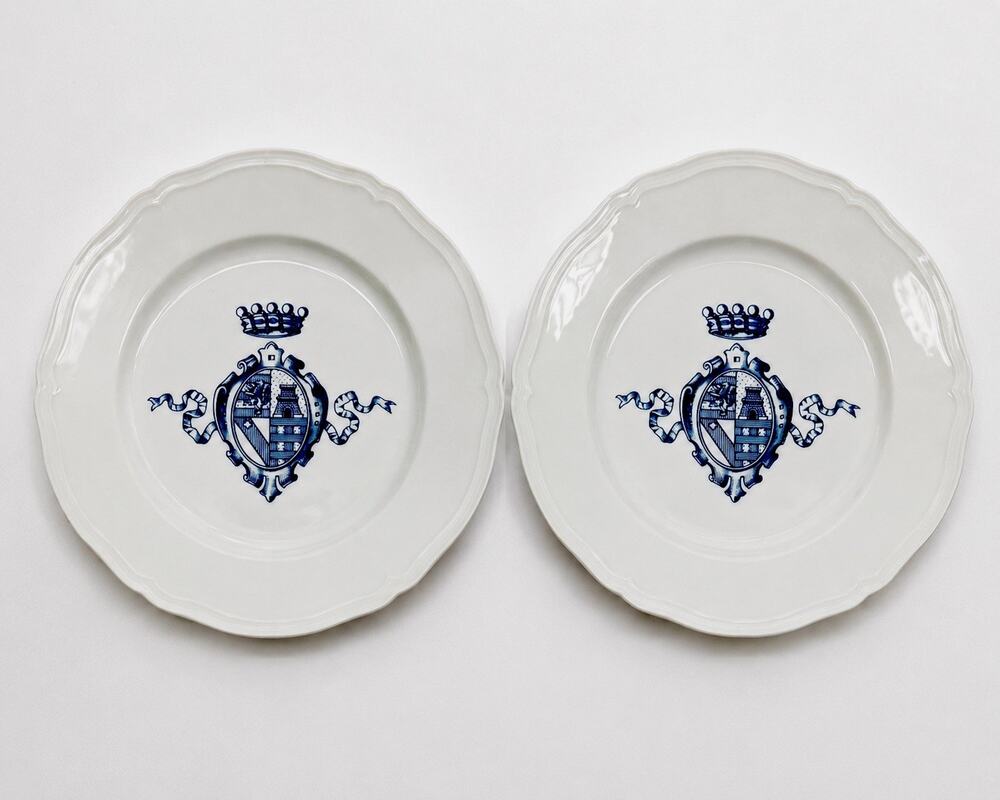 Richard Ginori Italy Armorial Heraldic Crest 10” Dinner Plates Set of 2 Vintage